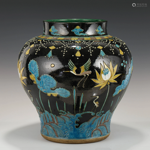 MING FAHUA GLAZED LOTUS POND PORCELAIN JAR