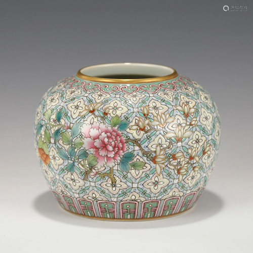 QIANLONG FAMILLE ROSE JAR