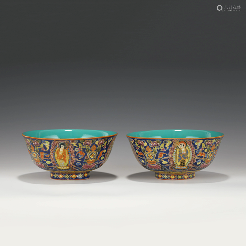 PAIR QIANLONG FAMILLE ROSE BOWLS