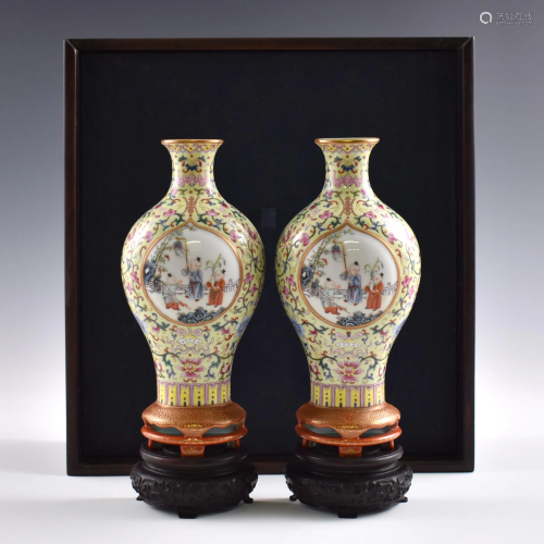 PAIR OF QING FAMILLE ROSE HANGING VASES IN BOX