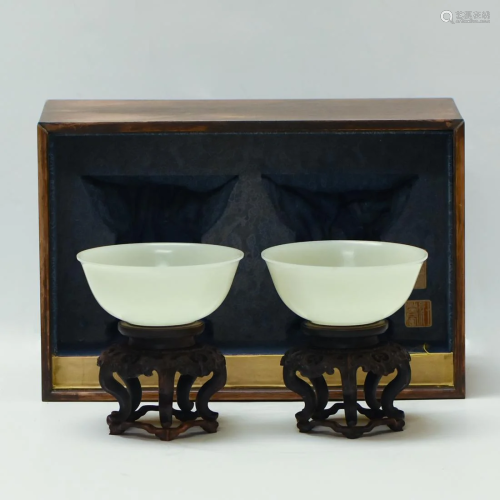 PAIR OF WHITE JADE CARVED BOWLS ON STAND IN WOODEN BOX