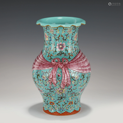 QIANLONG TURQUOISE GLAZED FAMILLE ROSE VASE