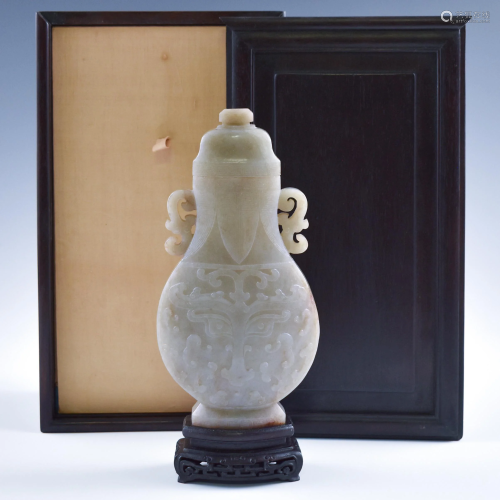 FLORAL MOTIF JADE VASE IN HARDWOOD BOX