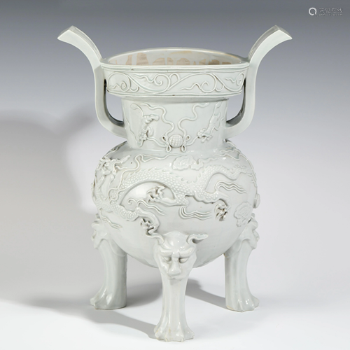 MING BLANC DE CHINE DRAGON RELIEFS TRIPOD CENSER