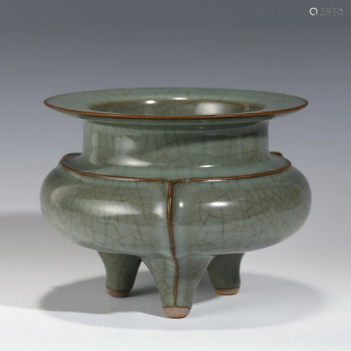 MING GUAN WARE TRIPOD CENSER