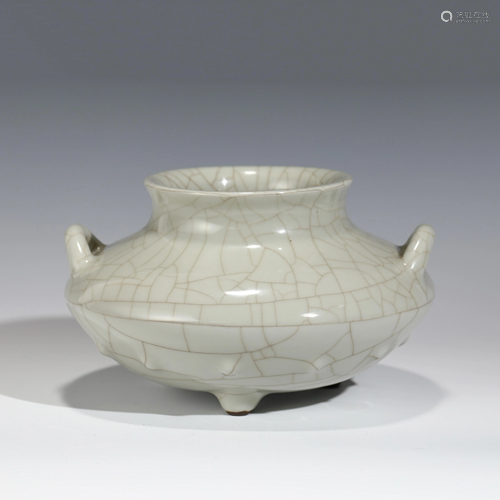 QIANLONG GUAN GLAZED TRIPOD WATER POT