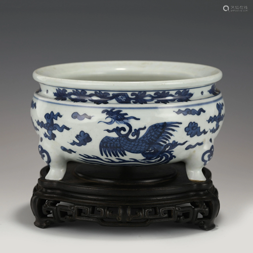 MING BLUE & WHITE CENSER ON STAND