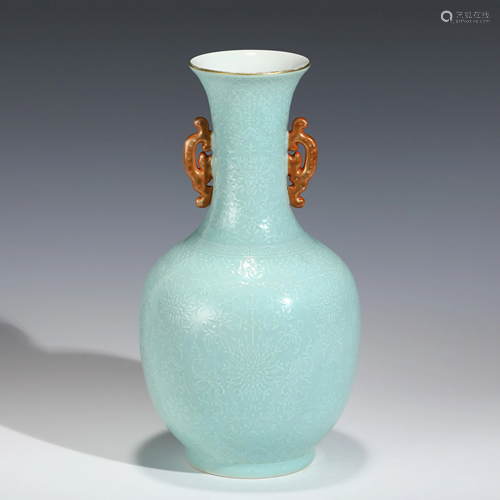 QIANLONG PORCELAIN CARVING AMPHORA VASE