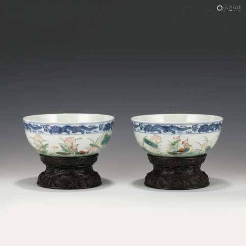 PAIR QIANLONG FAMILLE ROSE BOWLS ON STANDS