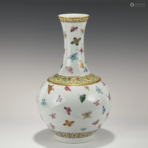 GUANGXU HUNDRED BUTTERFLIES REWARD VASE