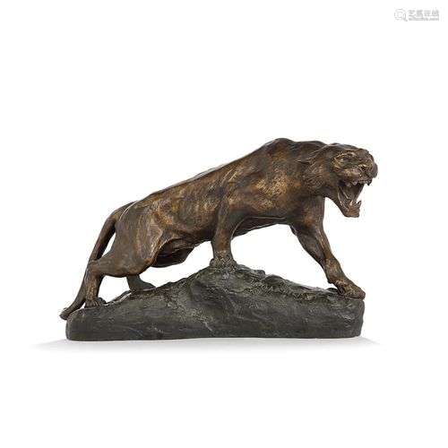THOMAS CARTIER (1879-1943) TIGRE FEULANT Bronze de patine br...