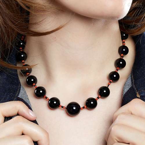 CARTIER COLLIER BOULES ONYX Il est composé de boules d'onyx ...