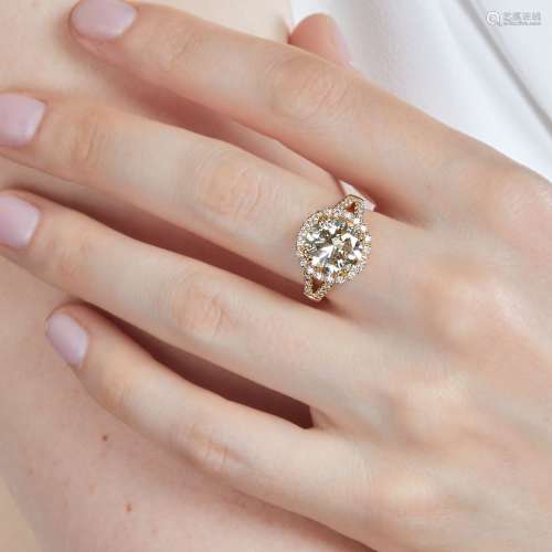 BAGUE ENTOURAGE DIAMANT FANCY YELLOW Elle est ornée d'un dia...