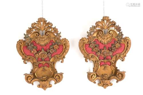 Two sconces in engraved wood. 20th century