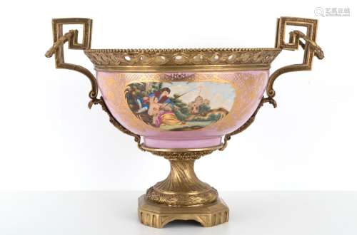 Porcelain centrepiece. Early 20th century