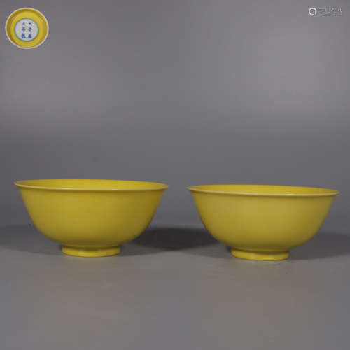 A PAIR OF BRIGHT YELLOW-GLAZE BOWLS