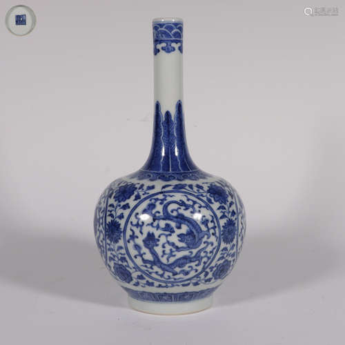 A BLUE AND WHITE INTERLOCKING LOTUS CHILONG BOTTLE VASE