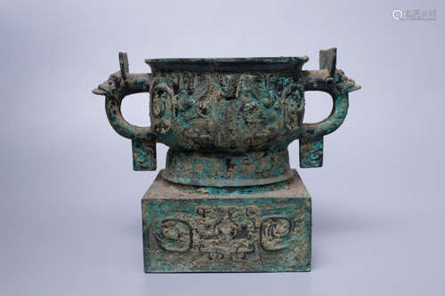 A BRONZE DOUBLE-EARED VESSEL, GUI