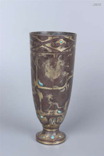 A SILVER AND GOLD INLAYING BRONZE TALL CUP