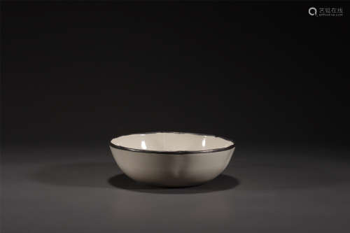 A DING WARE LOBED ALMS BOWL