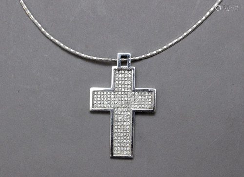 Wesselton. A brilliant cut diamonds pendant cross