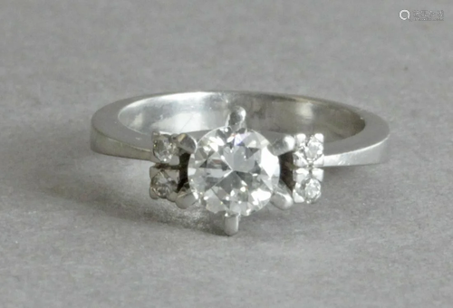 A 0,90 ct. brilliant cut diamond solitaire ring