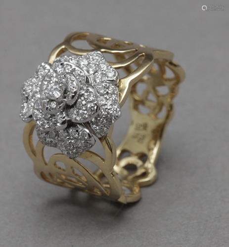 A diamonds cluster ring with an 18k. yelllow gold