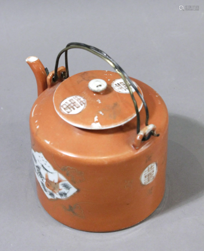 An early 20th century Chinese teapot in Famille Rose