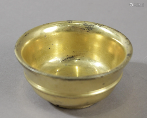 A 20th century Chinese bowl in gilt bronze