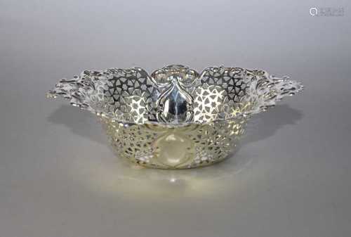 An Edwardian silver pierced bowl