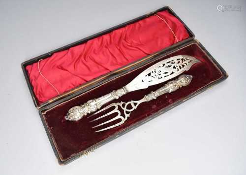 A Victorian cased pair of silver fish servers