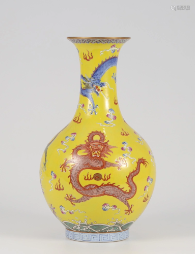 CHINESE PORCELAIN YELLOW GROUND FAMILLE ROSE DRAGON
