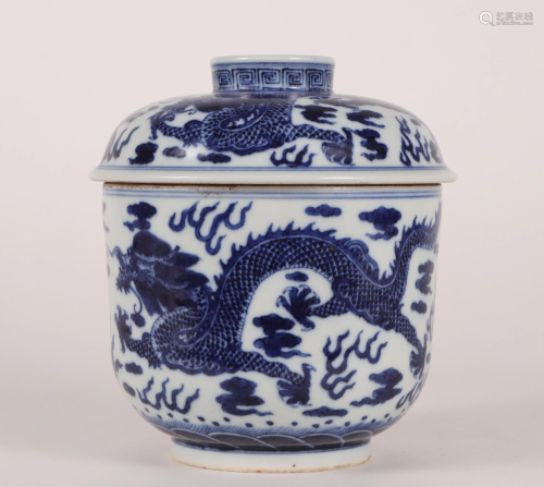 CHINESE PORCELAIN BLUE AND WHITE DRAGON LIDDED JAR