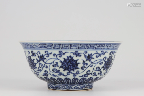 CHINESE PORCELAIN BLUE AND WHITE FLOWER BOWL