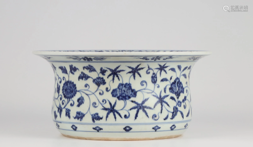 CHINESE PORCELAIN BLUE AND WHITE FLOWER BASIN