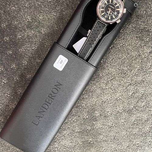 LANDERON Montre bracelet d’homme, cadran acier, fond noir. M...