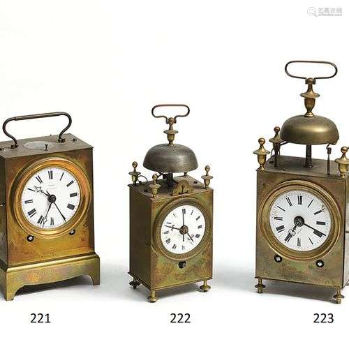 Petite pendule dite Capucine en bronze et laiton verni, form...