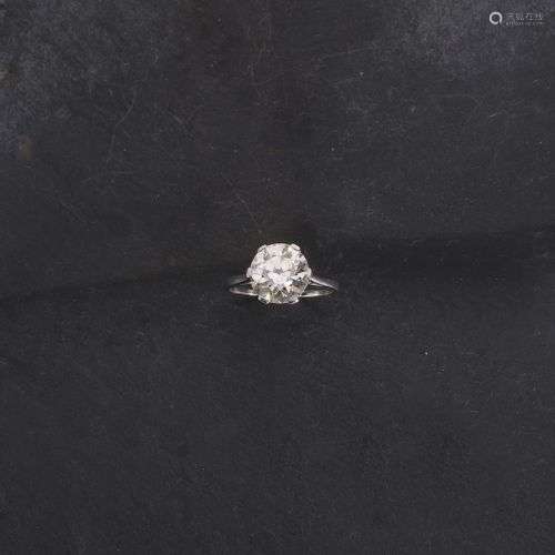 BAGUE solitaire sertie d'un diamant demi-taille (estimé K, S...