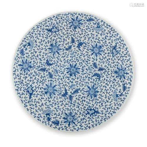 *CHINE - XXe siècle Grande plaque ronde en porcelaine décoré...