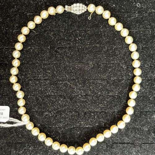 Collier de perles de culture choker. Taille des perles: 7,5m...