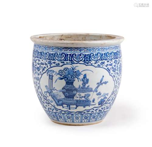 *CHINE - Vers 1900 Cache-pot en porcelaine bleu blanc à déco...