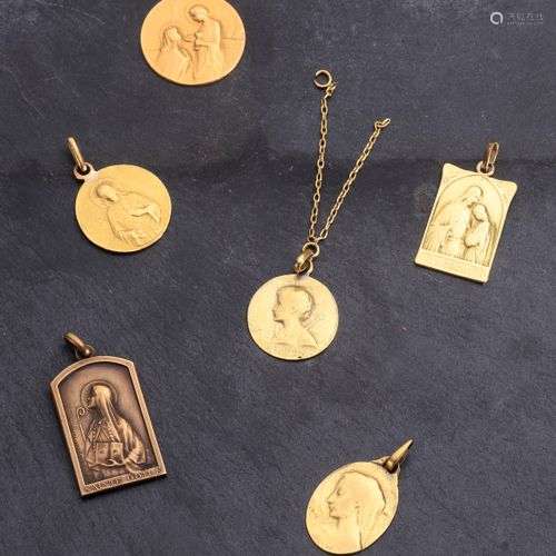 Fort lot de 5 médailles religieuses en or jaune 750 mm à voc...