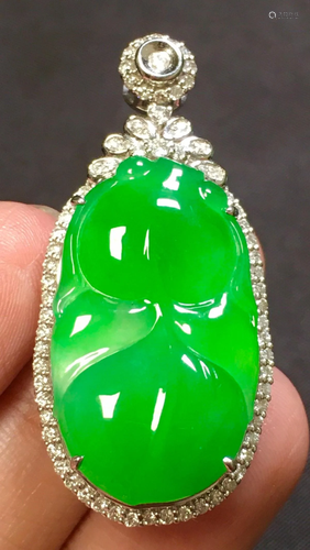 ICY GREEN JADEITE FISH PATTERN PENDANT