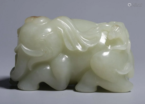 HETIAN JADE CARVED ELEPHANT SHAPE PENDANT