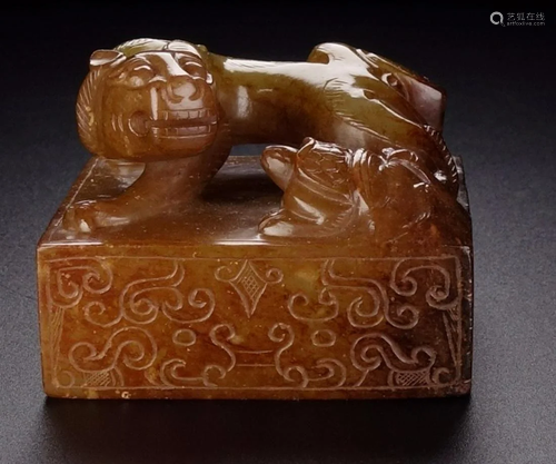 ANTIQUE HETIAN JADE CARVED SEAL