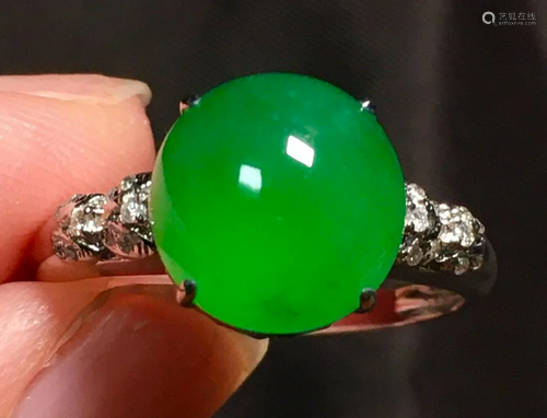 ICY GREEN ROUND JADEITE RING