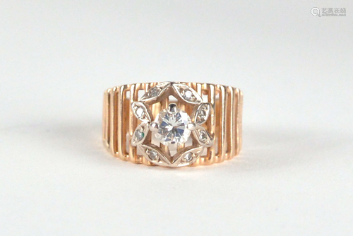 14 kt yellow gold ring set with diamonds