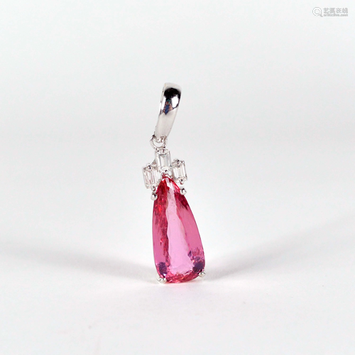 18 kt white gold pendant set with a pink tourmaline and