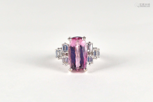 18 kt white gold ring set with a pink tourmaline and