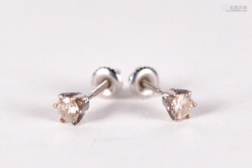 14 kt white gold earings set with diamonds